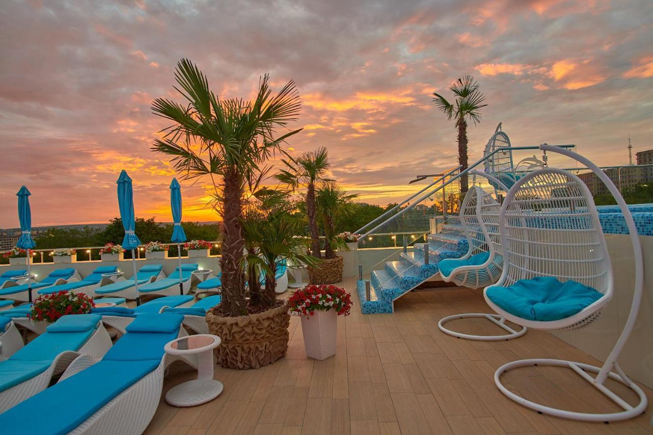 Hotel & Spa Nemo With Dolphins Charkiw Exterior foto