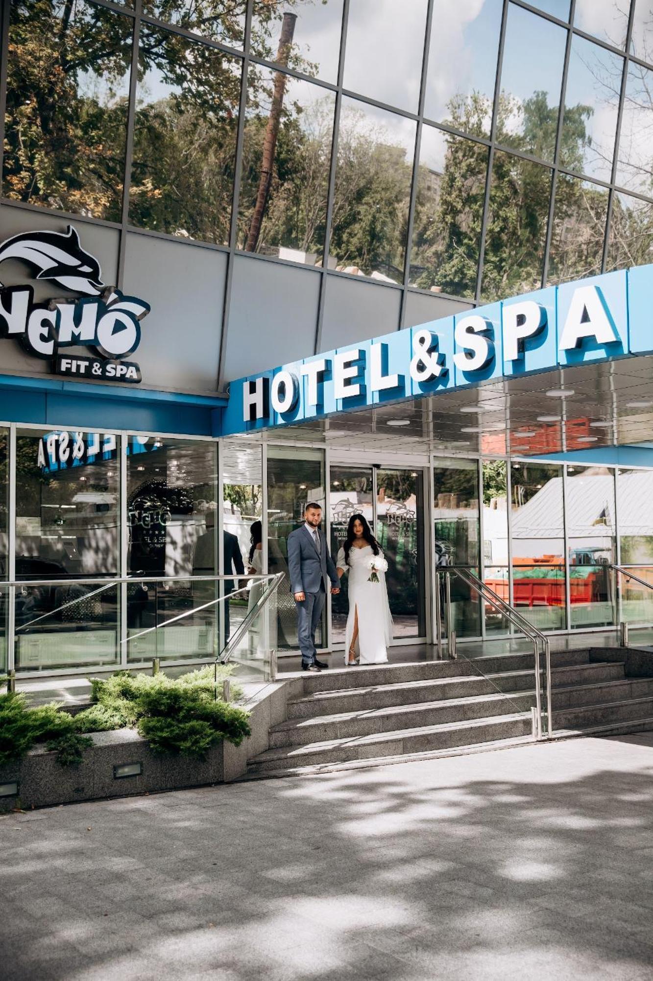 Hotel & Spa Nemo With Dolphins Charkiw Exterior foto