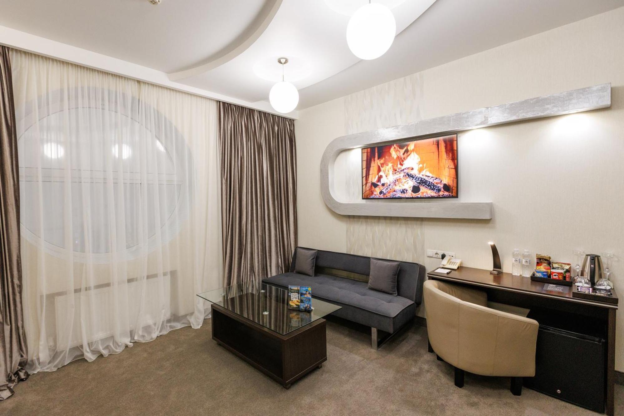 Hotel & Spa Nemo With Dolphins Charkiw Exterior foto