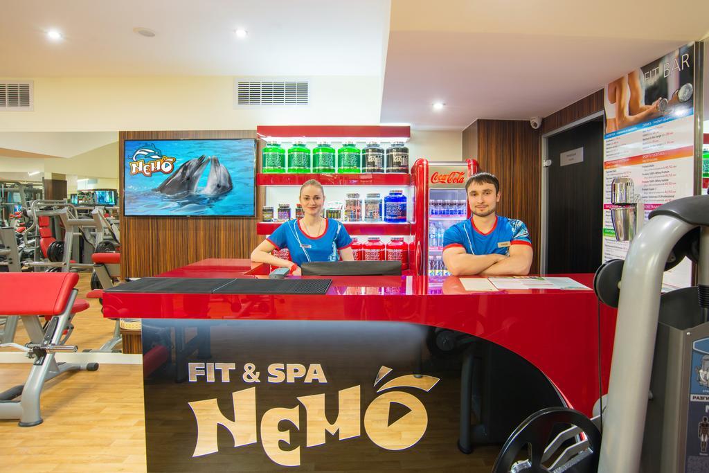 Hotel & Spa Nemo With Dolphins Charkiw Exterior foto